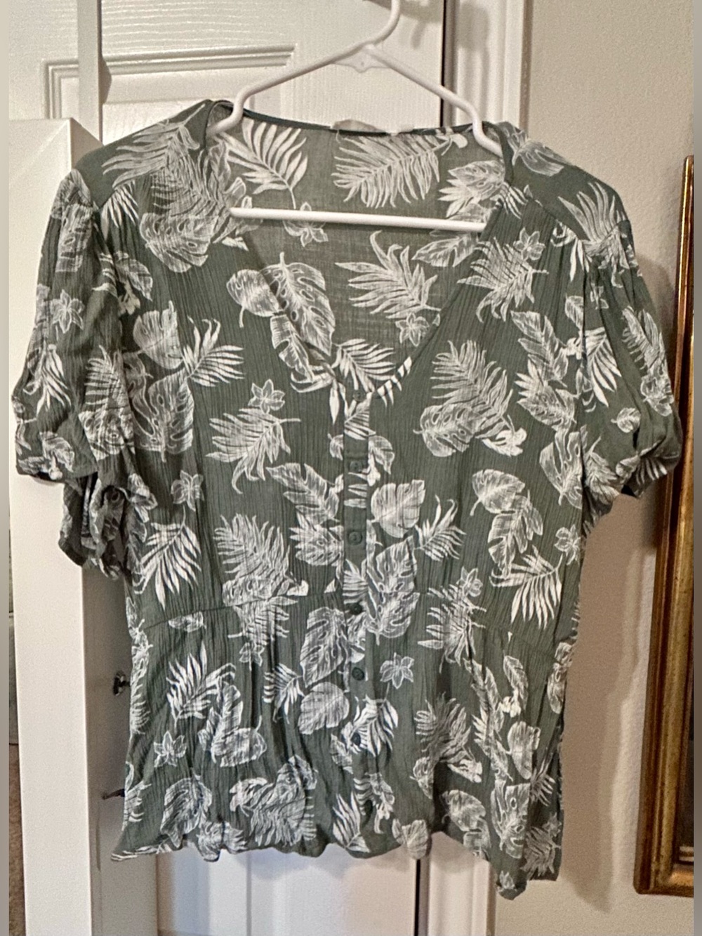 Lush Olive/Sage Green Tropical Print Button-Front Blouse